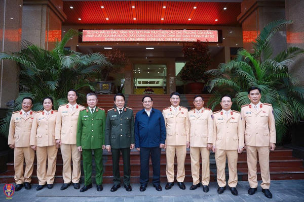 Thủ tướng Chính phủ đến thăm và làm việc tại Cục CSGT