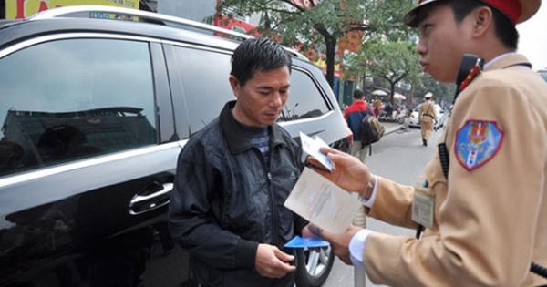 Nghệ An: Cảnh sát giao thông bị tài xế kiện ra tòa
