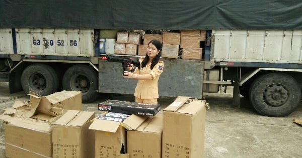Thanh Hóa: Phát hiện xe ô tô chở đồ chơi bạo lực