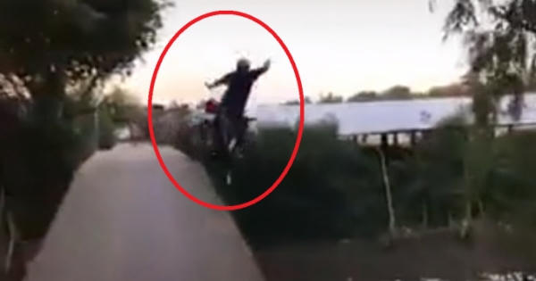 Clip: Người đàn ông say xỉn, khẳng định "về được nhà", nhưng lại lao xuống sông