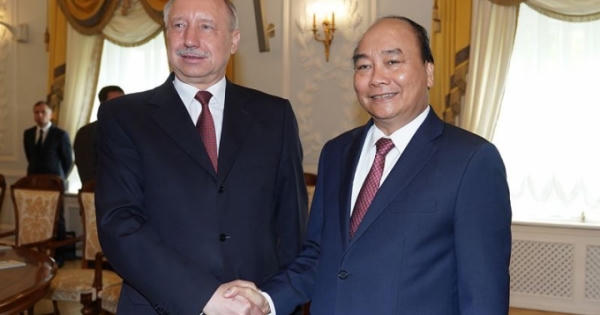 Thủ tướng gặp Quyền Thống đốc Saint Petersburg