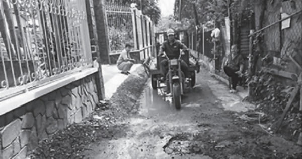 TP HCM: Bị phạt hành chính vì tự bỏ tiền làm đường cho dân