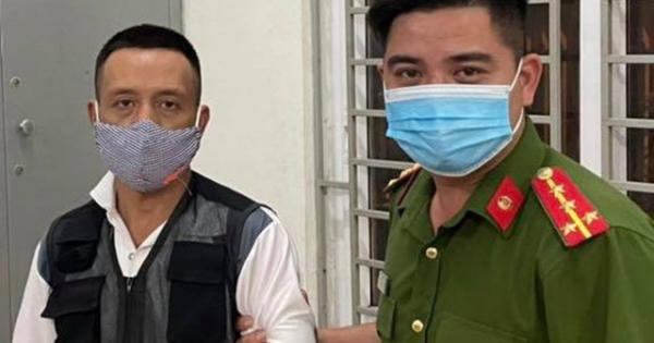 Hà Nội: Kiểm tra công tác phòng chống dịch bắt luôn kẻ trốn truy nã Hà Nội: Kiểm tra công tác phòng chống dịch bắt luôn kẻ trốn truy nã