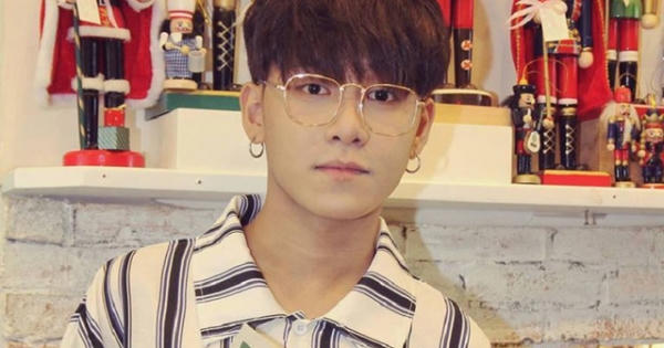 Chân dung 9x đẹp trai hát mashup cuốn hút trên phố đi bộ