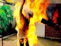 Thừa Thiên Huế: Đau xót người đàn ông mua xăng về nhà tự thiêu sau vườn