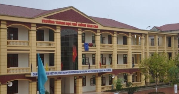 Bàng hoàng nữ sinh uống thuốc diệt cỏ tự tử vì mâu thuẫn với bạn học