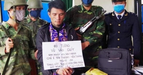 Bắt giữ đối tượng đi xe khách cùng gần 10.000 viên ma túy