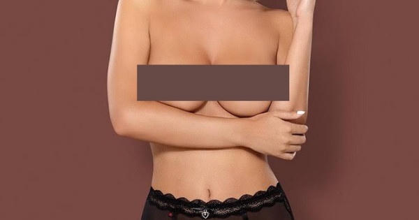 Rhian Sugden mặc nội y xuyên thấu lộ nguyên vòng 1 nóng bỏng