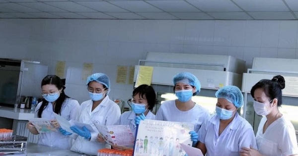 'Tâm thư' học sinh tiểu học Hà Nội làm ấm lòng cán bộ ngành Y