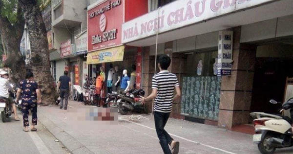 Hà Nội: Thợ sửa điều hòa tử vong do rơi từ tầng tầng 4 xuống đất