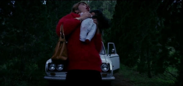 Cười nghiêng ngả khi Hoài Linh bị ma búp bê cắn