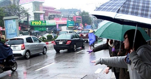 Tài xế taxi, shipper hốt bạc không kịp vào ngày mưa rét