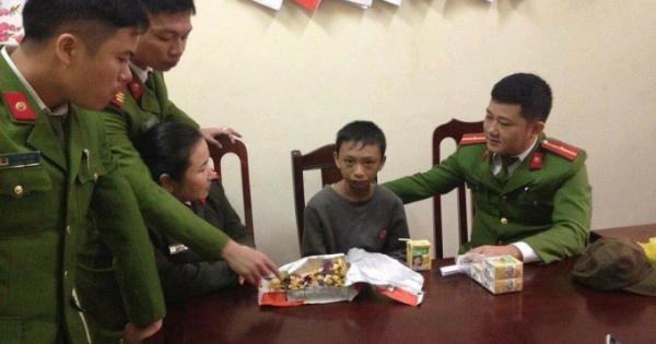 Phát hiện cậu bé có "đôi chân vàng" ở Việt Nam, khi đạp xe đi hết 250km