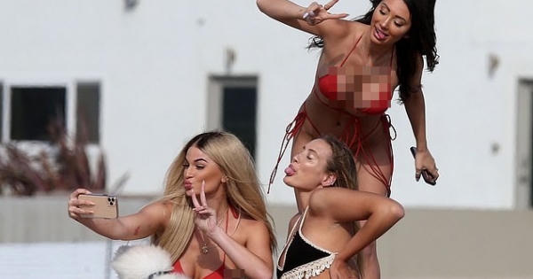 Ba mỹ nhân game show 18+ Too Hot to Handle diện bikini 'đốt cháy' biển hè
