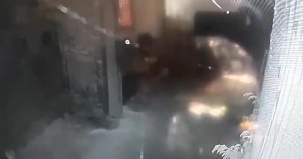 Clip: Giám đốc doanh nghiệp bị tấn công bằng “bom xăng” vào nhà