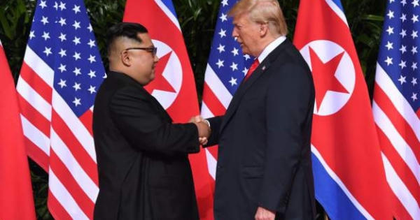 Ông Trump cho ông Kim Jong-un số điện thoại riêng Ông Trump cho ông Kim Jong-un số điện thoại riêng