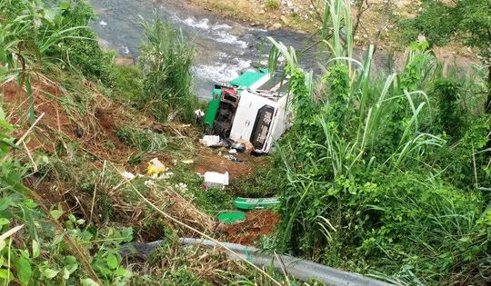 Phó Thủ tướng chia buồn với các nạn nhân vụ TNGT tại KonTum Phó Thủ tướng chia buồn với các nạn nhân vụ TNGT tại KonTum