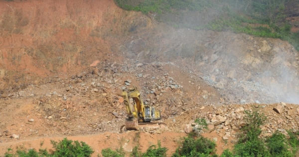 Hà Tĩnh: Mượn danh mỏ đá để khai thác đất trái phép?