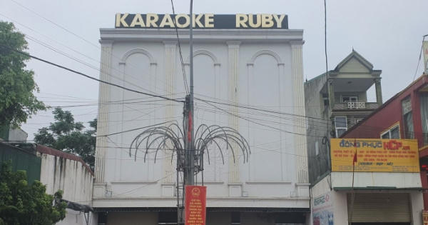 6 khách và 5 tiếp viên bất chấp lệnh cấm vẫn hát karaoke xuyên đêm