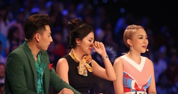 Vietnam Idol Kid 2016: “Thần đồng dân ca” Văn Cường khiến BGK rơi nước mắt Vietnam Idol Kid 2016: “Thần đồng dân ca” Văn Cường khiến BGK rơi nước mắt