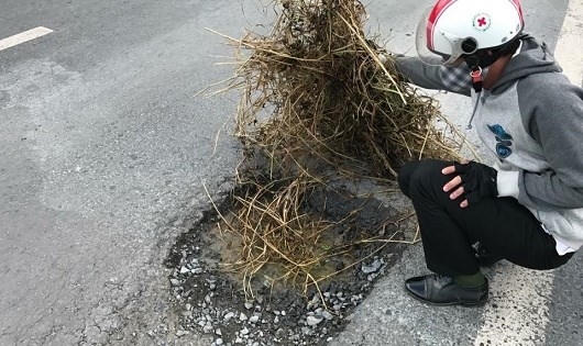 Lạnh người vì những 'ổ voi' trên quốc lộ 61, 61C