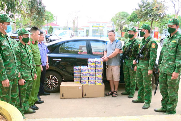 BĐBP Tây Ninh bắt giữ đối tượng vận chuyển số lượng lớn pháo hoa nổ bằng ô tô