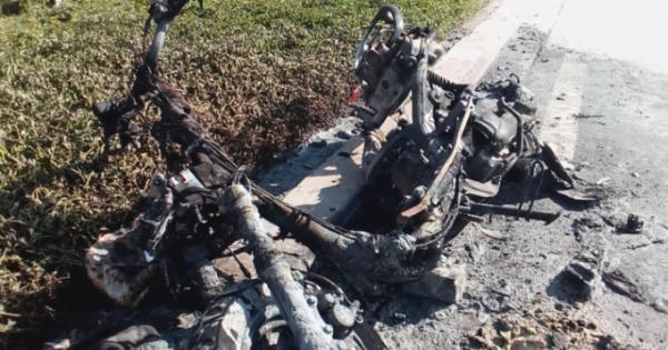 TP HCM: Người phụ nữ hốt hoảng bỏ chạy vì xe máy bất ngờ bốc cháy