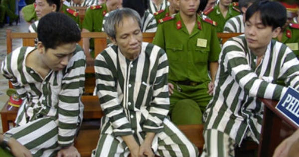 Kỳ 5: Năm Cam giăng “đạn bọc đường” hạ gục quan chức