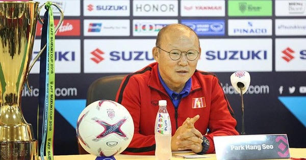 Báo Hàn Quốc nể phục tấm lòng cao cả của HLV Park Hang Seo