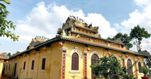 Ngôi đình thiêng bên dòng kênh Vĩnh Tế Ngôi đình thiêng bên dòng kênh Vĩnh Tế