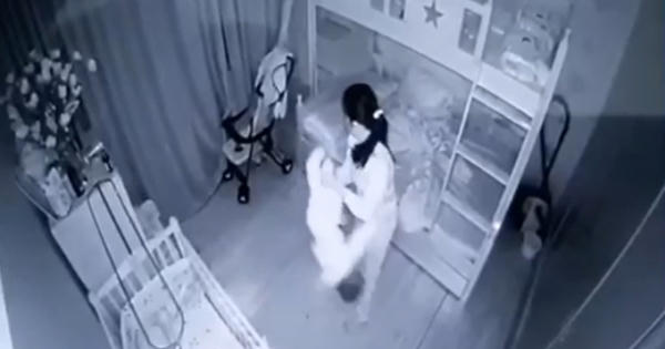 Nữ giúp việc xách ngược bé gái 14 tháng tuổi bị khởi tố tội “Hành hạ người khác”