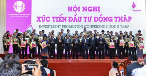 FLC ký cam kết đầu tư 4 dự án lớn vào Đồng Tháp FLC ký cam kết đầu tư 4 dự án lớn vào Đồng Tháp