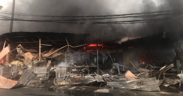 Hé lộ clip nghi vấn kẻ xấu châm lửa đốt chợ Còng