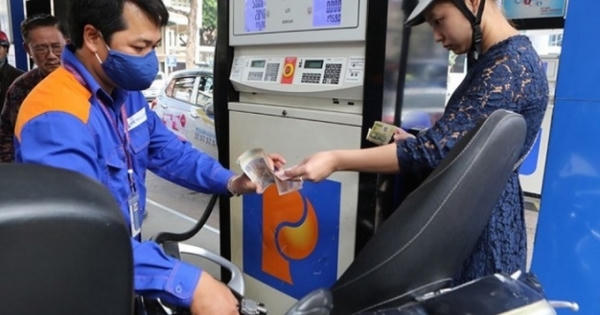 Chiều nay (21/12), giá xăng tiếp tục giảm tới mức thấp kỷ lục Chiều nay (21/12), giá xăng tiếp tục giảm tới mức thấp kỷ lục