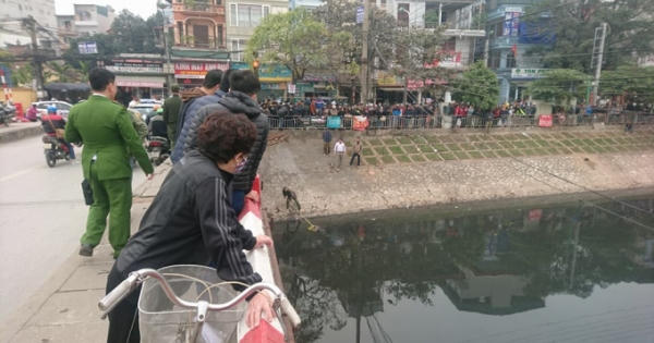 Hà Nội: Người dân hoảng hốt phát hiện thi thể trên sông Tô Lịch