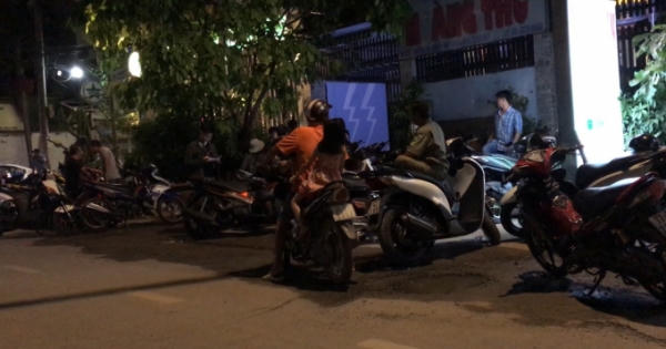 TPHCM: Táo tợn băng nhóm có vũ khí xông vào khách sạn cướp tài sản trị giá khoảng 2 tỷ đồng