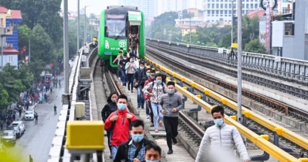 Diễn viên bất đắc dĩ trên tàu Cát Linh Diễn viên bất đắc dĩ trên tàu Cát Linh