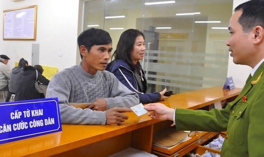 Chỉ mất 10-15 phút làm thủ tục cấp thẻ căn cước công dân