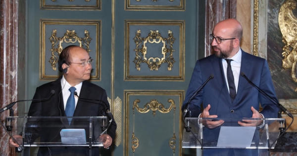 Thủ tướng Nguyễn Xuân Phúc hội đàm với Thủ tướng Bỉ Charles Michel