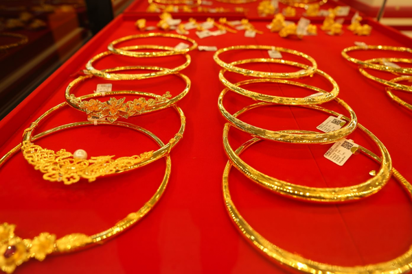 Người đàn ông bị lừa mất 300 triệu đồng khi mua 2 cây vàng qua Facebook