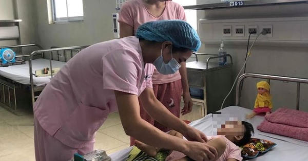 Dấu hiệu bệnh nguy hiểm trẻ hay mắc trong mùa nóng dễ bị bỏ qua Dấu hiệu bệnh nguy hiểm trẻ hay mắc trong mùa nóng dễ bị bỏ qua