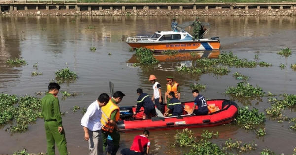 Ninh Bình: Đã tìm thấy nạn nhận bị xe khách hất văng xuống sông
