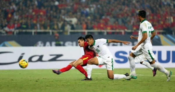 Khoảnh khắc đẹp nhất của bóng đá Việt Nam 2016