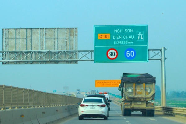 Thu phí sử dụng đường bộ tại 5 tuyến cao tốc từ 1/3