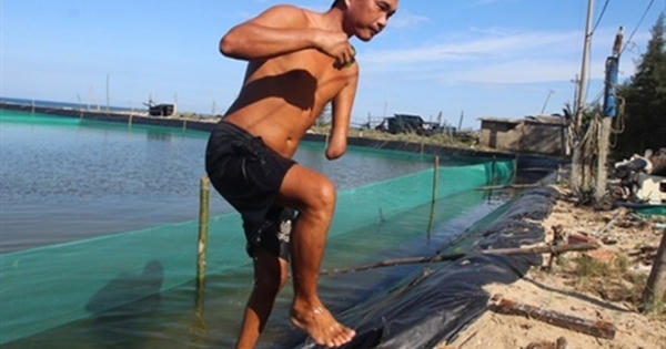 Mất một tay, cụt một chân vẫn viết lên câu chuyện đẹp về cuộc đời Mất một tay, cụt một chân vẫn viết lên câu chuyện đẹp về cuộc đời