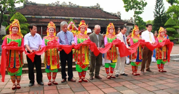 Mới lạ tranh “Vọng” triển lãm trong Đại Nội Huế