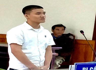 Ghen tuông mù quáng, dùng dao sát hại bạn gái 18 tuổi rồi gọi điện cho Công an đầu thú