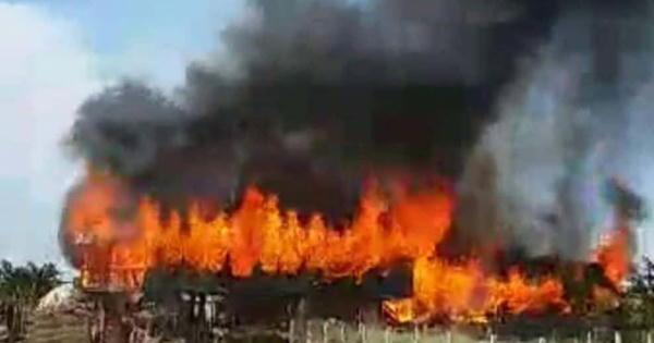 “ Bà hỏa" ghé thăm, thiêu rụi căn nhà sàn gỗ ở Gia Lai