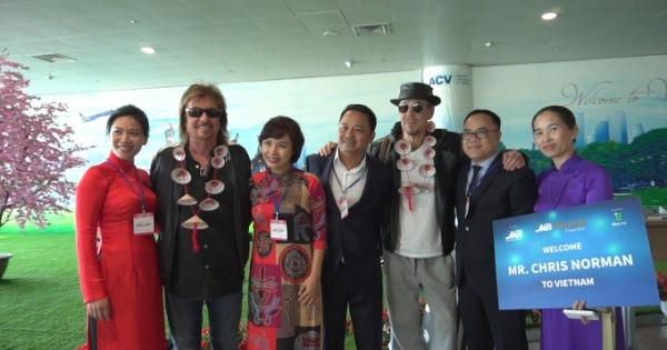 Danh ca Chris Norman đã đến Việt Nam