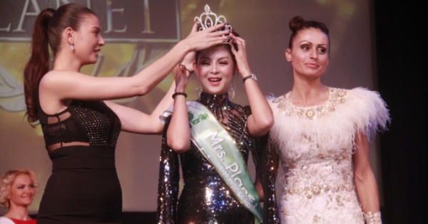 Vợ diễn viên Thành Được đạt giải Á hậu 1 tại cuộc thi Mrs. Planet 2017 Vợ diễn viên Thành Được đạt giải Á hậu 1 tại cuộc thi Mrs. Planet 2017
